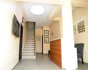 Charming 1 Bedroom Apartment - Your Perfect Urban Retreat! - Lekki - Stairs