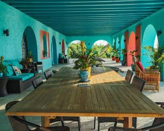 Eucalyptus Studio at Hummingbird Beach Hideaway - Kingshill - Patio
