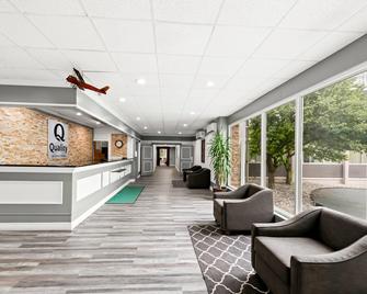 Quality Inn Dayton Airport - Englewood - Lobby