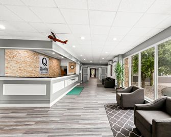 Quality Inn Dayton Airport - Englewood - Lobby