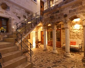 Peristyle Cave Cappadocia- Special Class - Uchisar - Escaleras