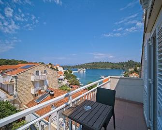 Guest House Matana - Pomena - Balcon