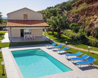 Last Minute February/March/April - Www.Baglioridisicilia.Com - Alcamo Marina - Piscine
