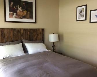 Lucille's B&B - Garland - Schlafzimmer