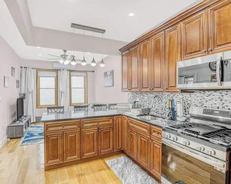 Brand New 2 Bed, 2 Full Bath Apt in Queens, NY - Queens - Kitchen