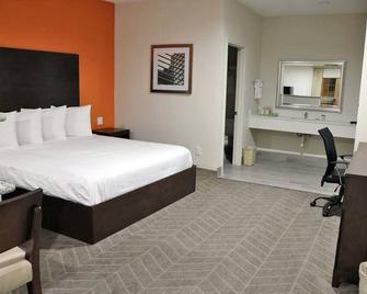 Free IAH Shuttle and Breakfast - Stay Comfortably with In-Room Kitchenette - Humble