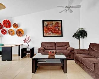 Hermosa Suite Alberca Áreas Verdes Blvd Bernardo Quintana 17D - Santiago de Querétaro - Living room