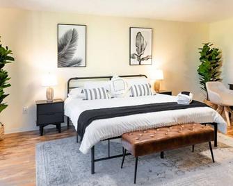 Private Pool! Game Room! King Beds! Pool Table! - Collierville - Bedroom
