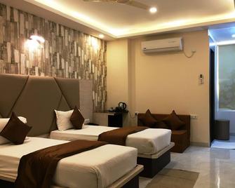K3 Club Residency - Jhānsi - Bedroom