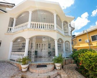 Leela's Manor - Montego Bay - Building