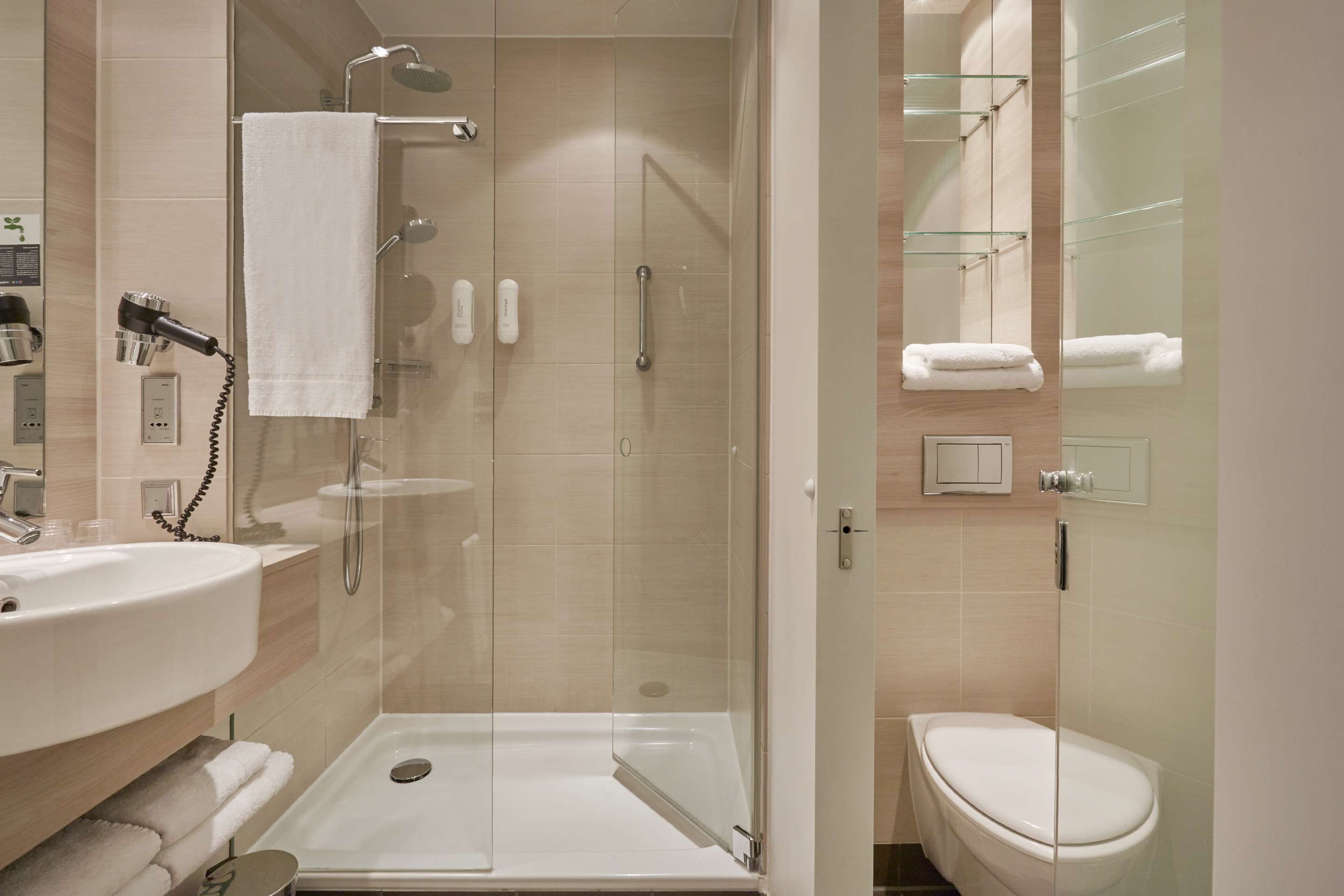 Bathroom view of H2 Hotel Berlin-Alexanderplatz