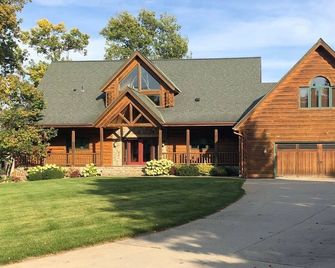 Stunning Family Friendly Lake Home Retreat on Beautiful Lake Darling - Alexandria - Будівля