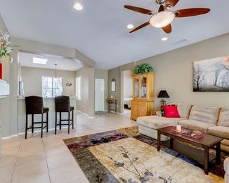 Olmsted Point Sun City Grand - Surprise - Living room