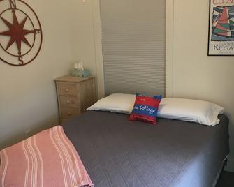 The Last Little Lake Cottage - Location - Ranked # 1 On Vrbo For Clear Lake! - Clear Lake - Bedroom