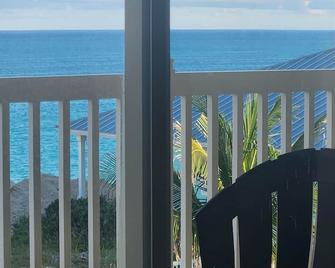 Stunning Caribbean Ocean Views Centrally Located - Golf Cart Optional - Alice Town - Balcón