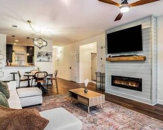 Sunsets on Lake Marion - Santee - Living room