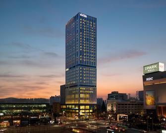 Nine Tree Premier Rokaus Hotel Seoul Yongsan - Seoul - Building