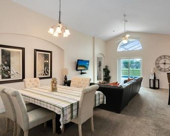 Beautiful 4 Bedroom Pool & Spa Villa Villa by RedAwning - Celebration - Essbereich