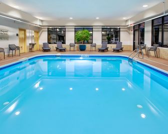 Hampton Inn Clarion - Clarion - Zwembad