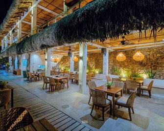 Pearl Bay Villas Private Resort - Coron - Patio