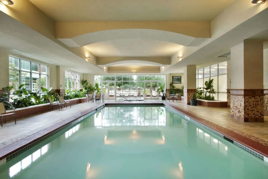 Embassy Suites by Hilton Charleston Airport Hotel & Convention Center - נורת' צ'רלסטון - בריכה