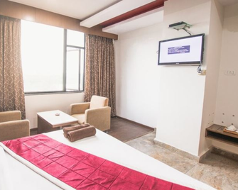 Hotel Tokyo Hassan - Hassan - Bedroom