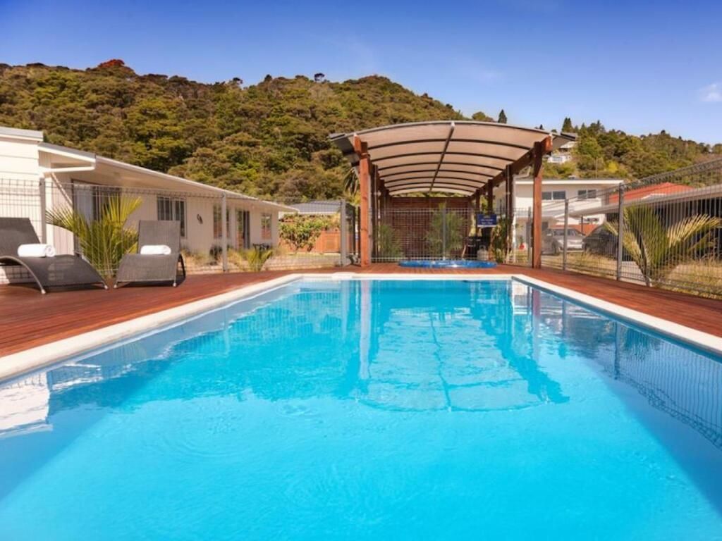 أفريل كورت موتيل - بايهيا - حوض السباحة