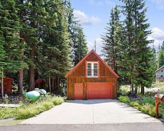 Private Mountain Cabin - Pet friendly and fast internet - Snoqualmie Pass - Building