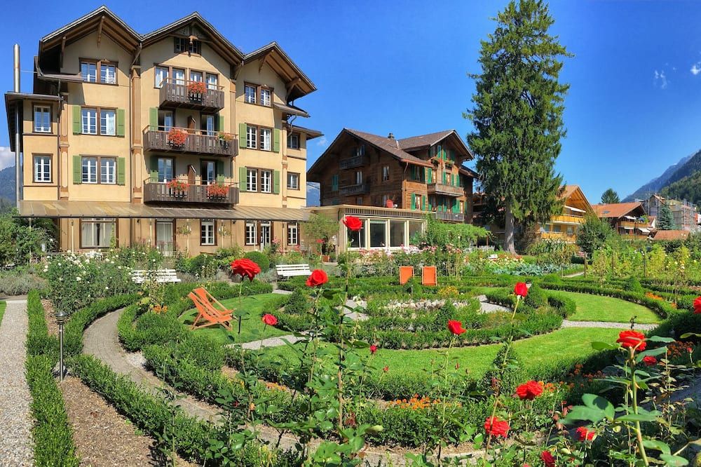 Alpenrose Hotel & Gardens