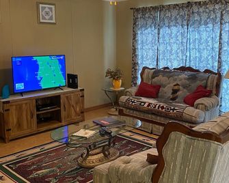 Bass Haven Lake Home. Beautiful Lakefront View. Fish Right from Backyard. - Inverness - Sala de estar
