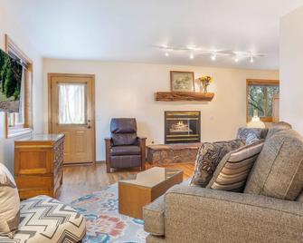 714-A Meadow Court - Gypsum - Sala de estar