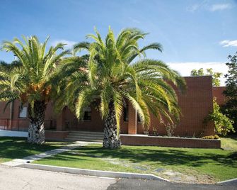 Alojamiento cristo rey - Pozuelo de Alarcón - Gebäude