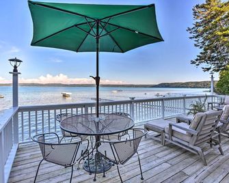 Updated Glen Arbor Cottage on Lake: Dock & Mooring - Glen Arbor - Balcony