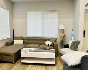 Discover Turlock charm near California State University - Turlock - Huiskamer
