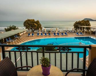 Mediterranean Beach Resort - Laganas - Piscină