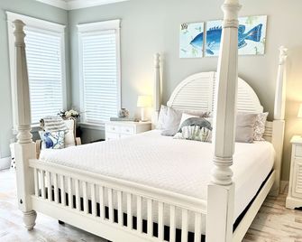 Bay Side Retreat Home - Navarre - Bedroom