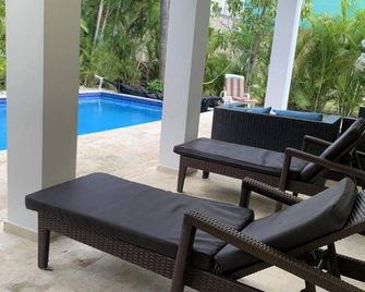 Stunning large private home with inground pool minutes from beach and airport - Boca Chica - Pool