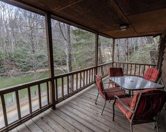 Springmaid Mountain Retreat & Stables - Spruce Pine - Balcony