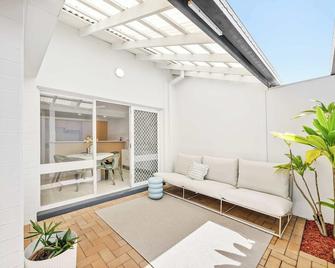 Guava By Khove - Broadbeach - Balcony