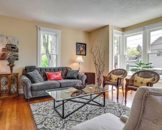 Historic Home Near Downtown Salem: Walk to Capitol - Salem - Huiskamer