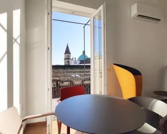 Tric Trac Hostel - Naples - Dining room