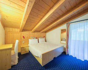 Hotel Sassleng - Canazei - Bedroom