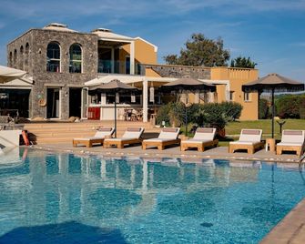 Restia - Acharavi - Piscină