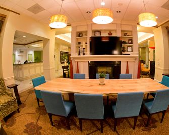 Hilton Garden Inn Oxnard/Camarillo - Oxnard - Ruokailuhuone