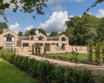 ذا تيمباس آت شارلتون هول إيستايت - ألنويك - مبنى