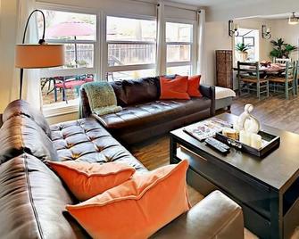 Cozy Costa Mesa house next to Newport Beach - Costa Mesa - Sala de estar