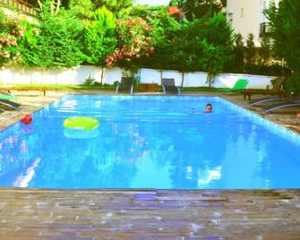 Island Hotel - Istanbul - Pool