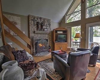 Cozy Lake House On Beautiful Cove, Fireplace, Fenced Yard, Grill, Chiminea - Livingston - Living room