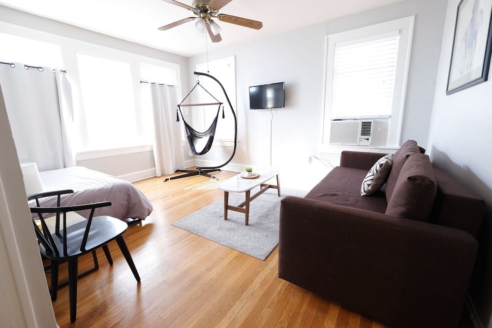 Global Cup Boho Studio + City Retreat - Dallas - Olohuone