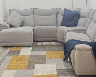 Cozy 1-bedroom house in charming Queens with WiFi. 7mins from JFK international - Queens - Living room